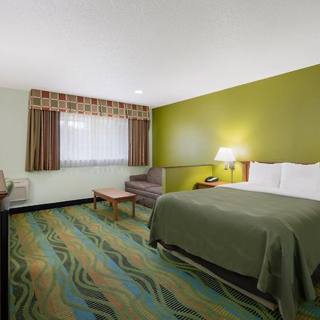 Quality Inn & Suites Medford Airport Exterior foto