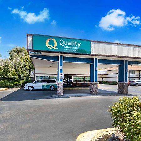 Quality Inn & Suites Medford Airport Exterior foto