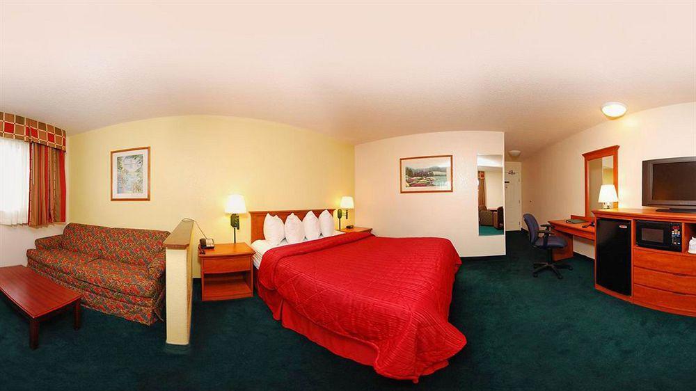 Quality Inn & Suites Medford Airport Exterior foto