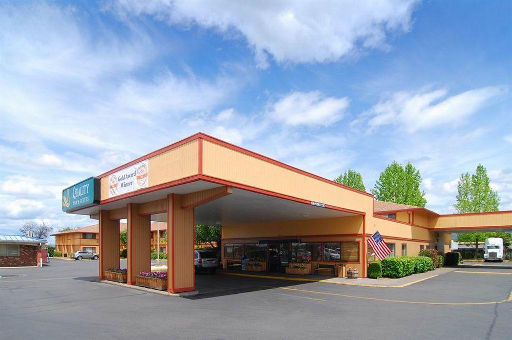 Quality Inn & Suites Medford Airport Exterior foto