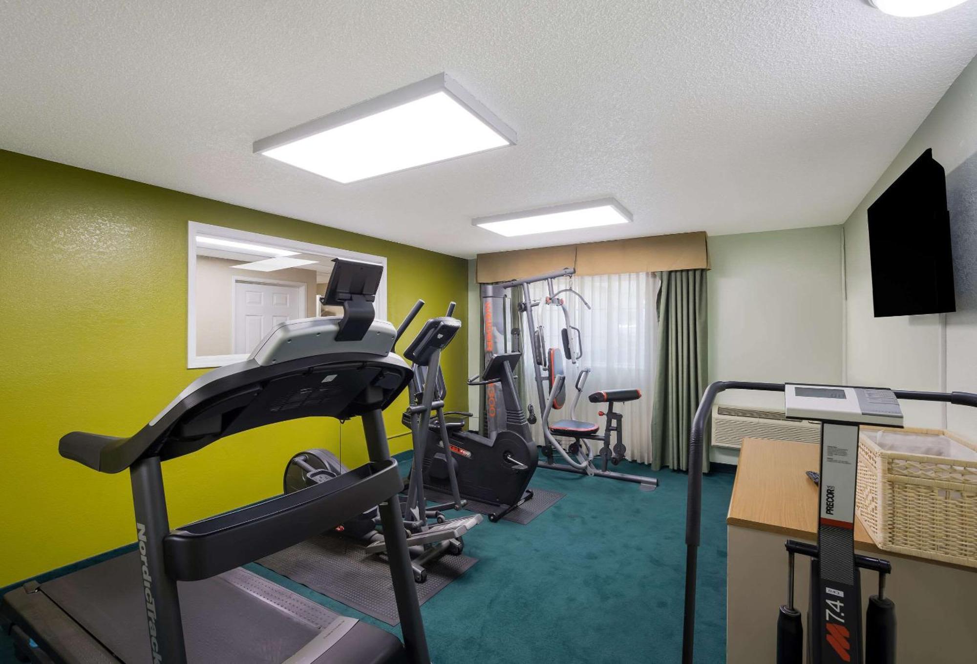 Quality Inn & Suites Medford Airport Exterior foto