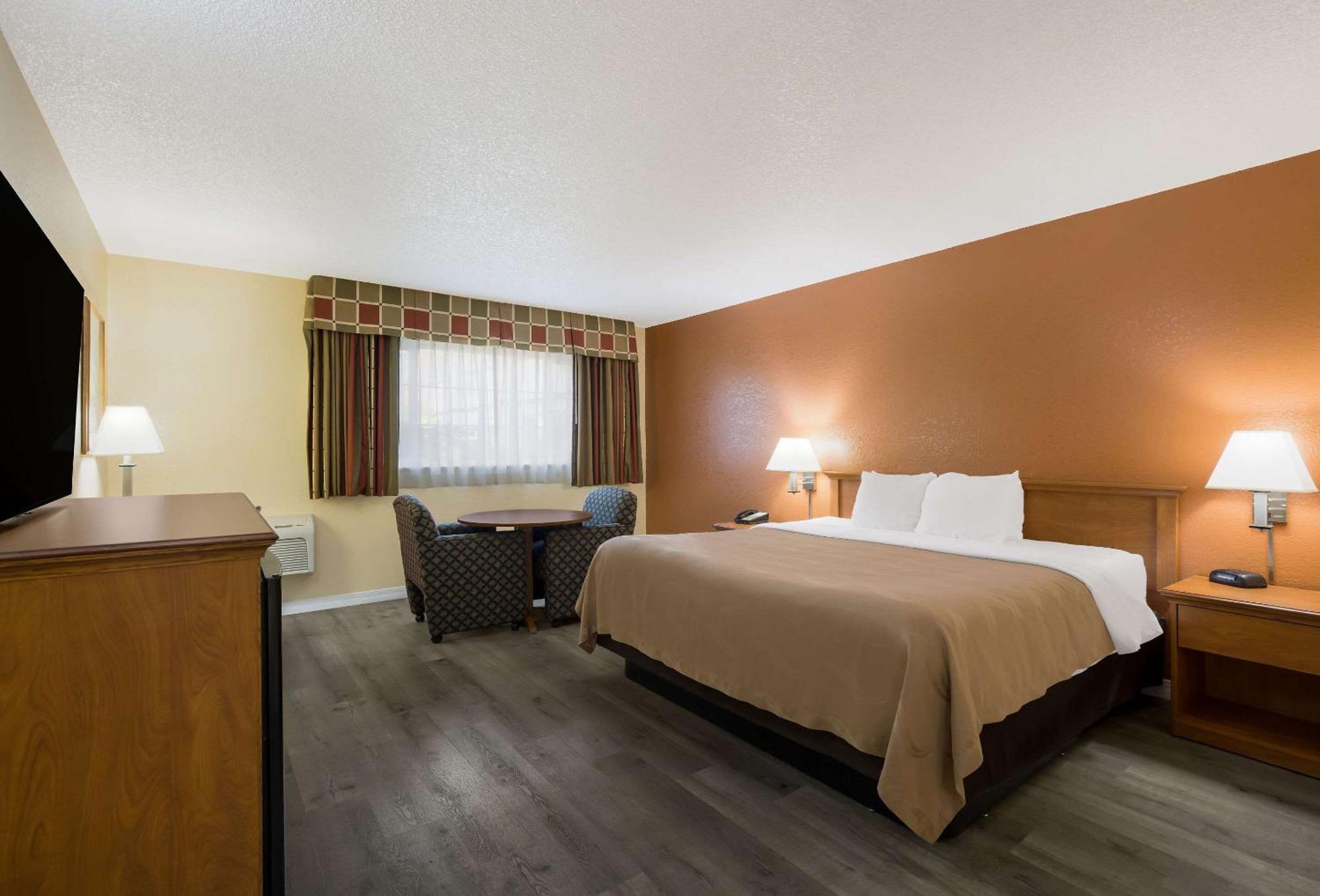 Quality Inn & Suites Medford Airport Exterior foto