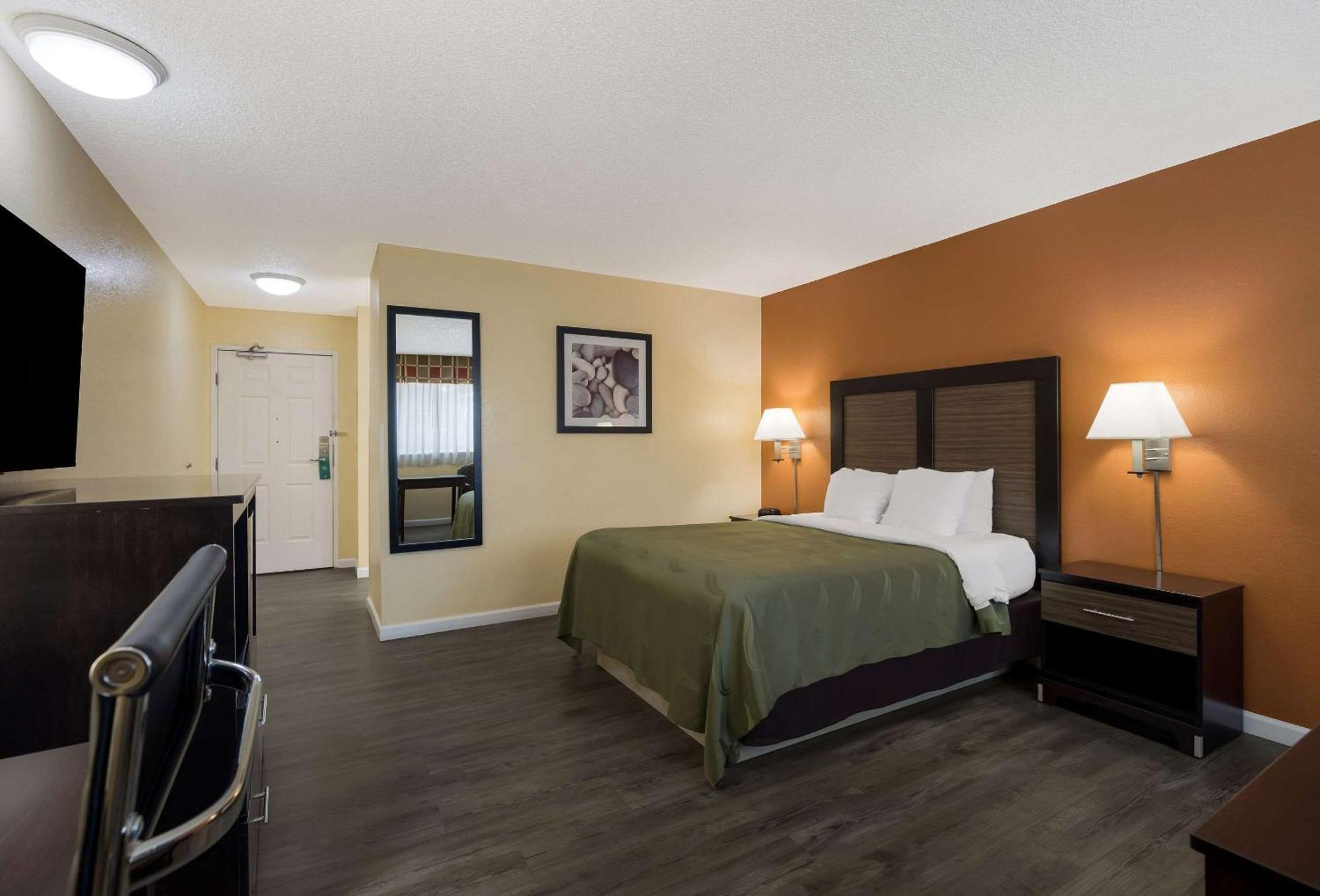 Quality Inn & Suites Medford Airport Exterior foto